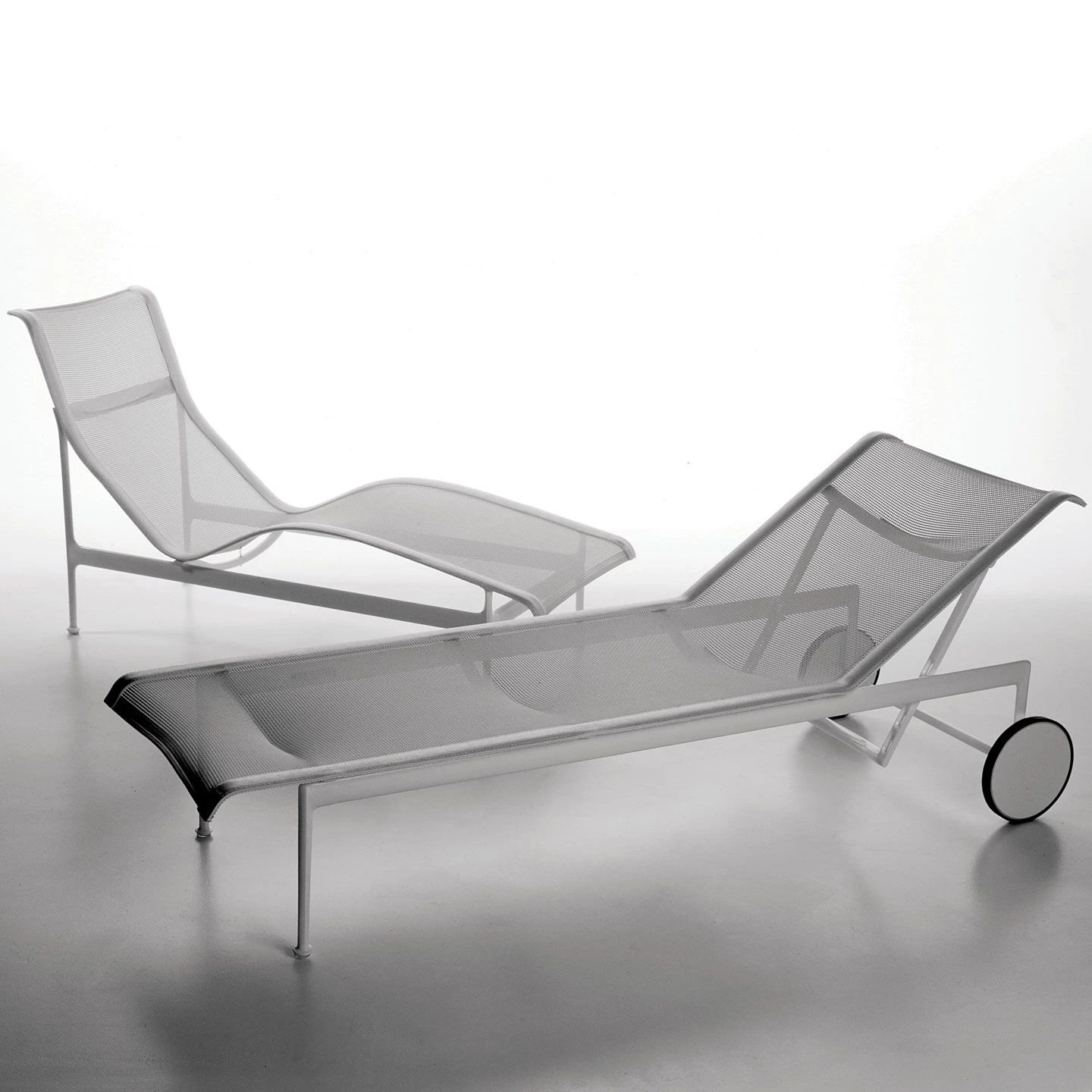 Schultz 1966 Contour Chaise - Image 2