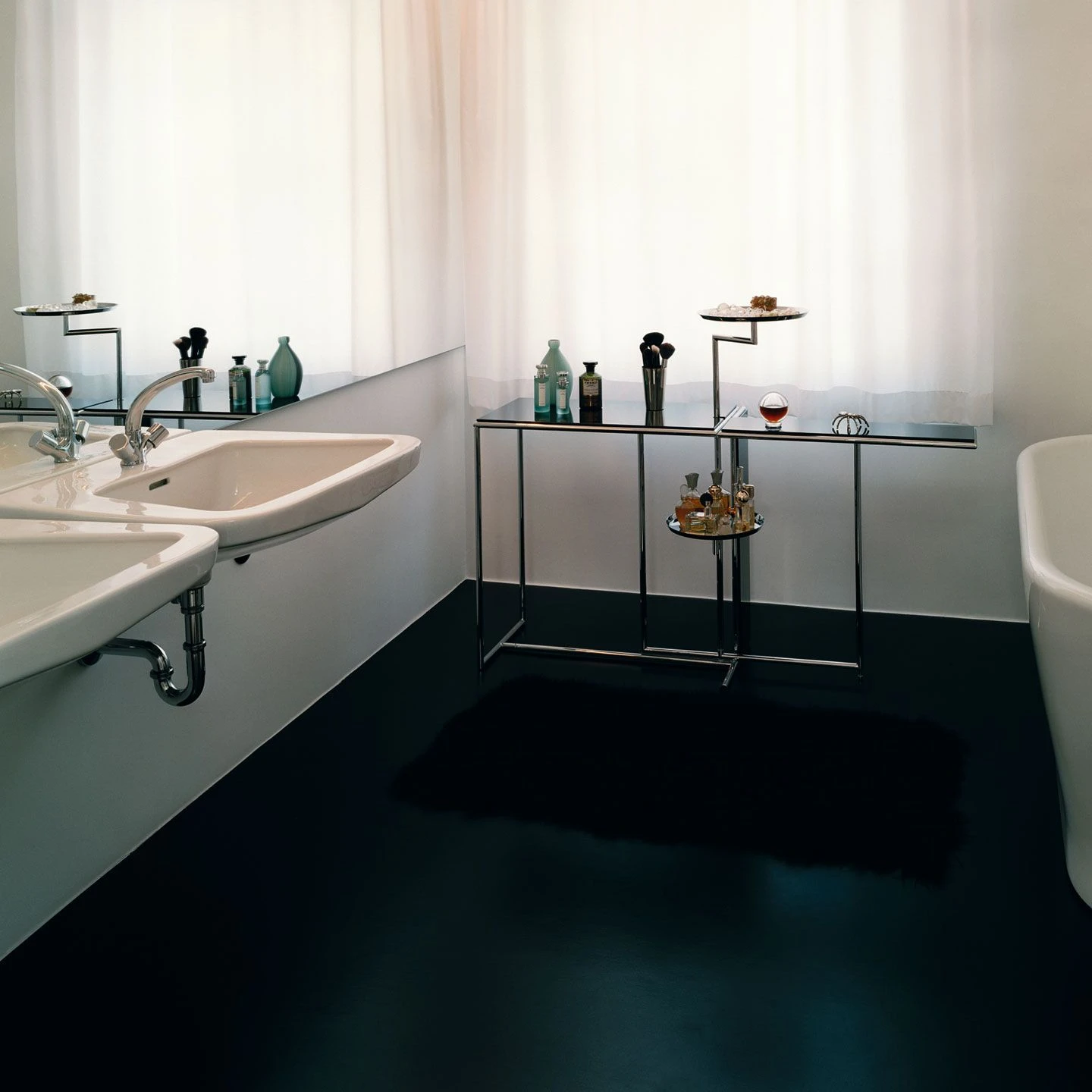 Eileen Gray Rivoli Table - Image 2