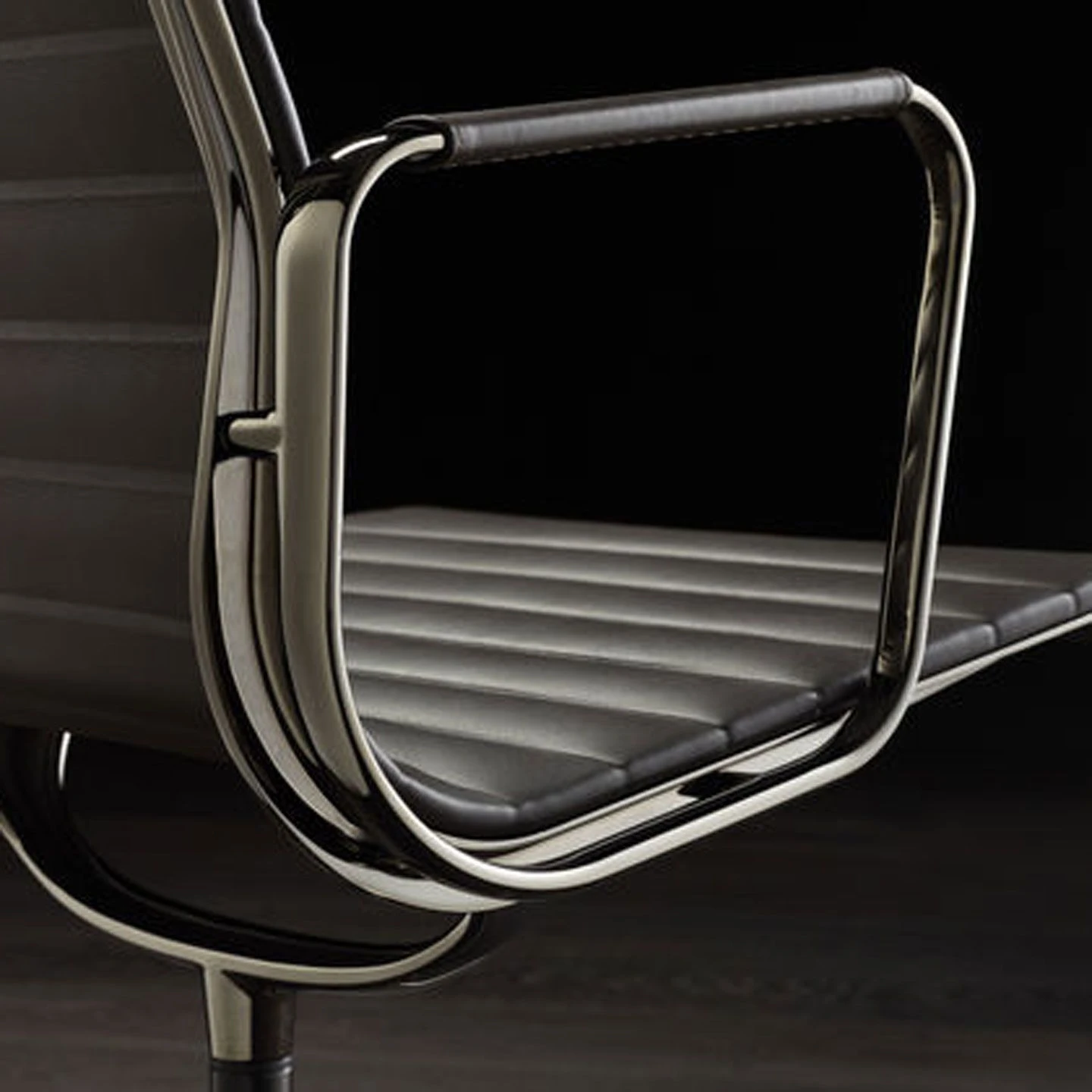 Vitra Aluminium Group EA 108 Chair - Image 5