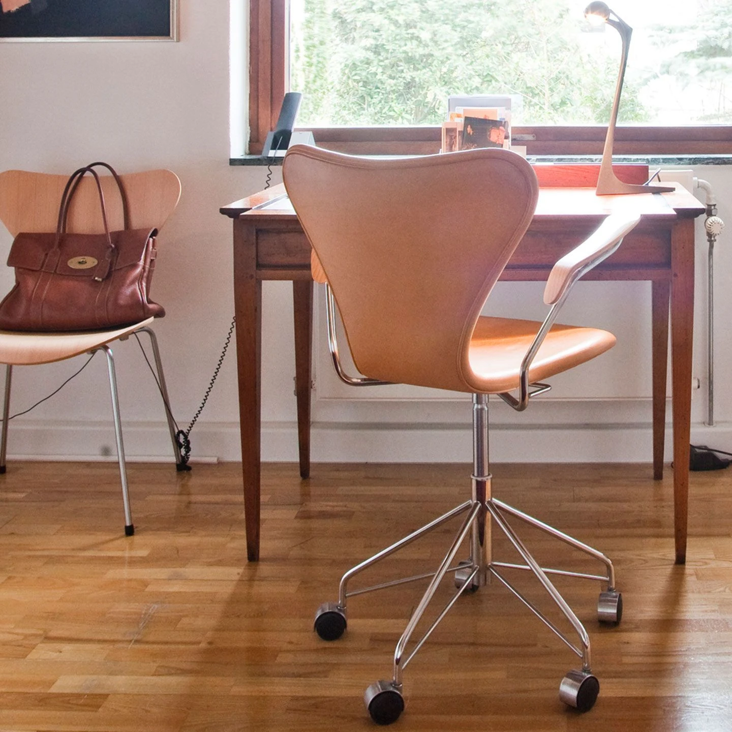 Fritz Hansen Series 7 Swivel Armchair - Image 2