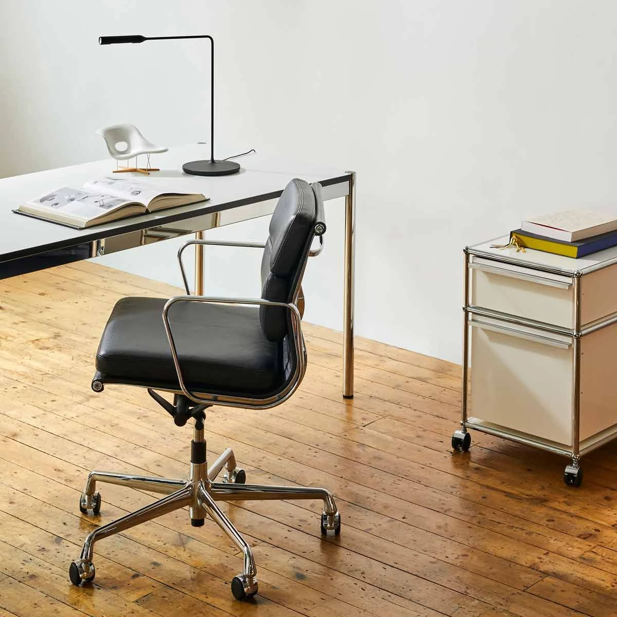 Vitra Soft Pad EA 217 Chair - Image 5